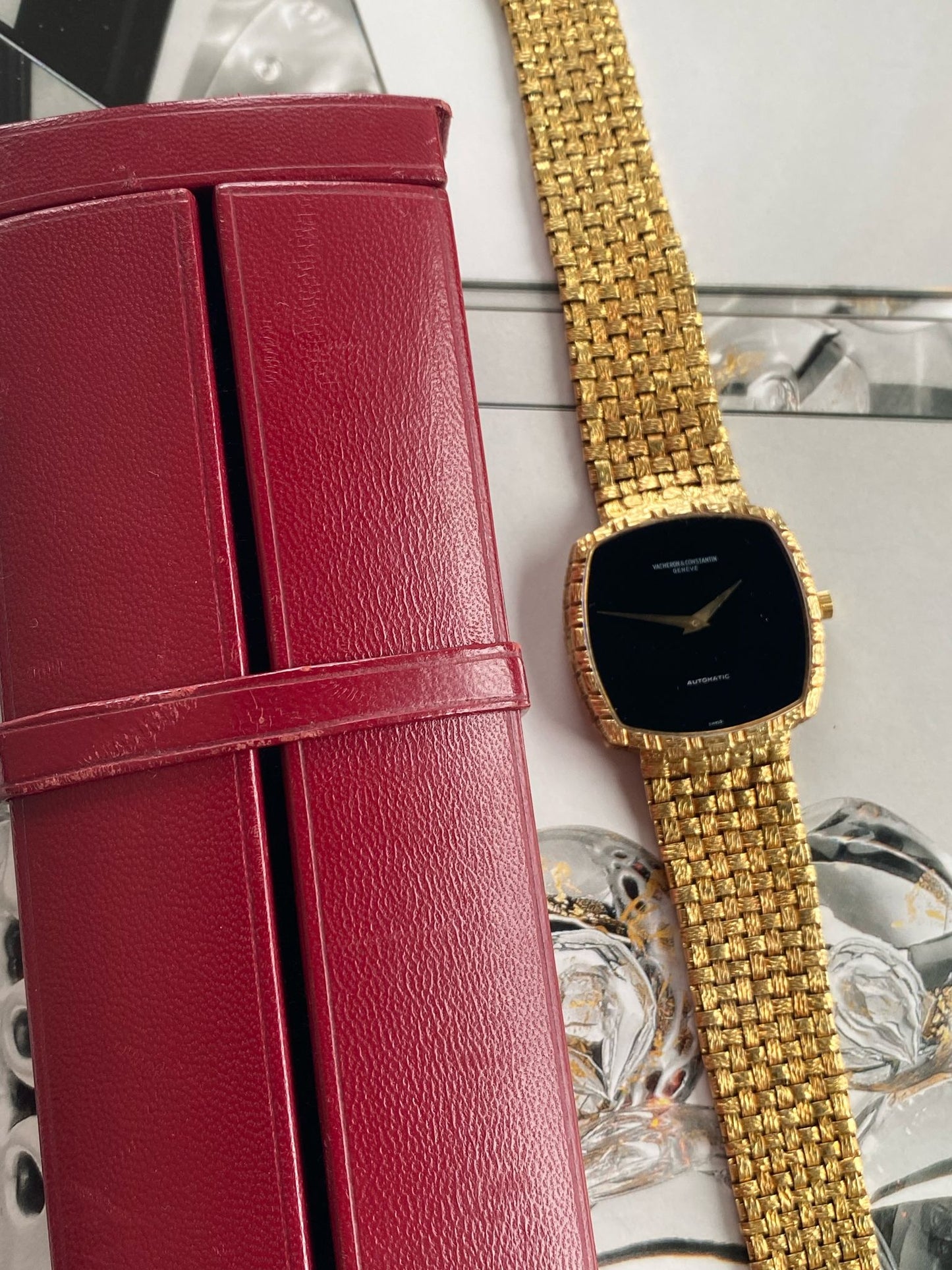 Vacheron Constantin
18K Gold woven basket onyx dial