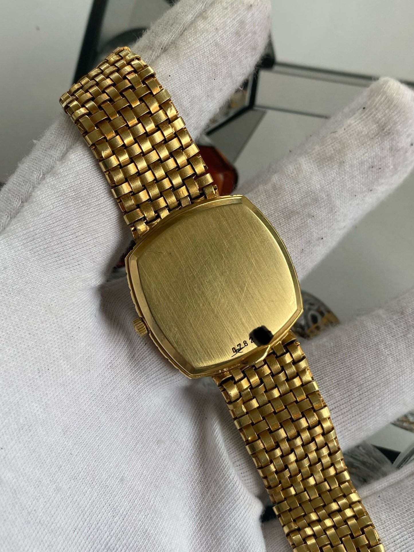 Vacheron Constantin
18K Gold woven basket onyx dial